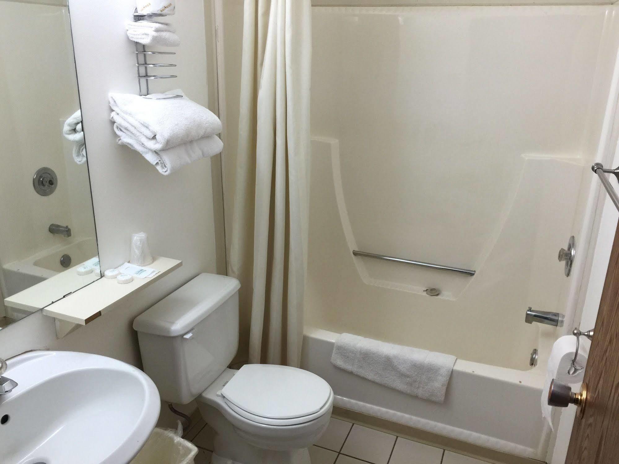 Voyageur Motel Thunder Bay Bagian luar foto