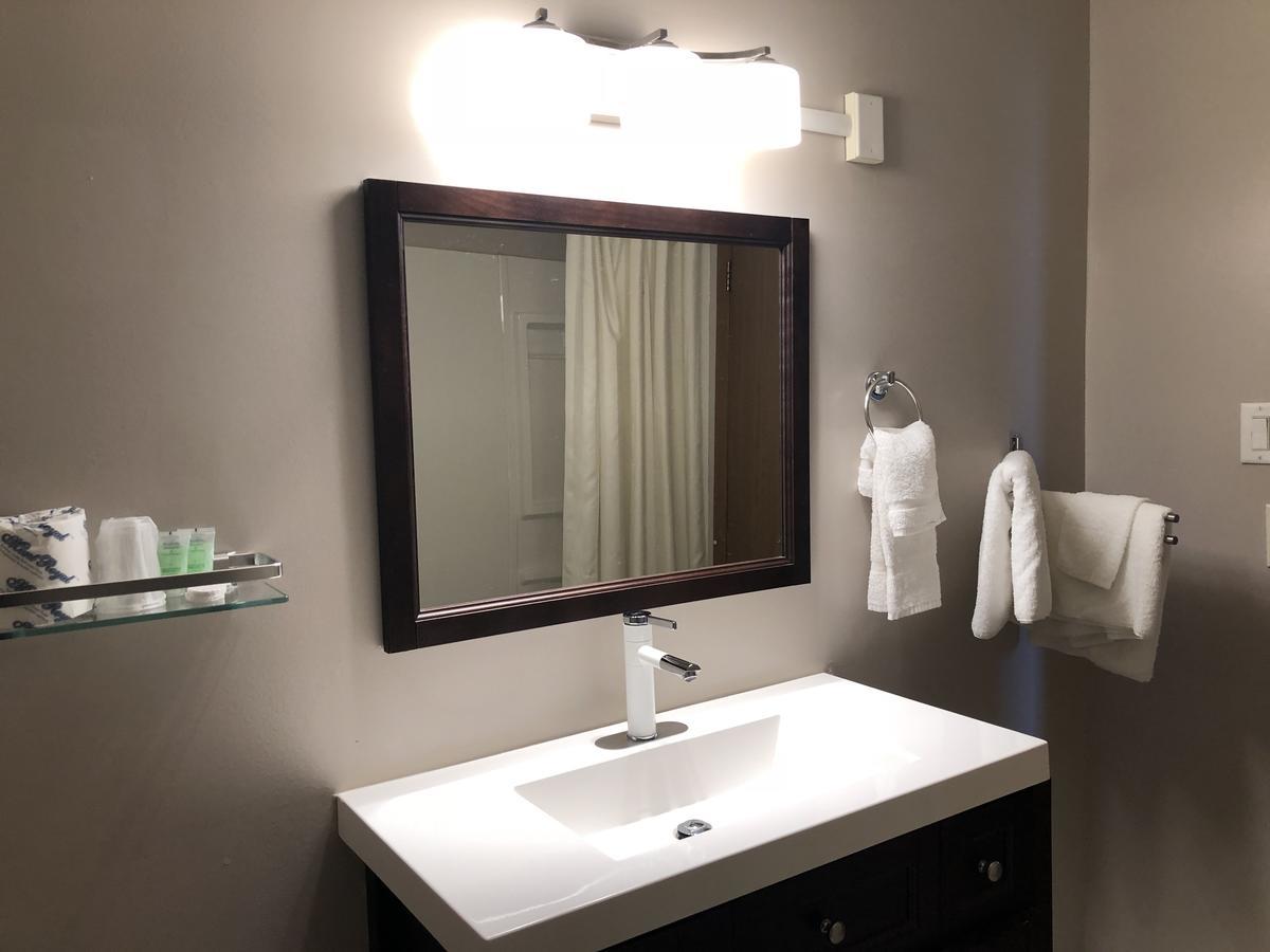 Voyageur Motel Thunder Bay Bagian luar foto