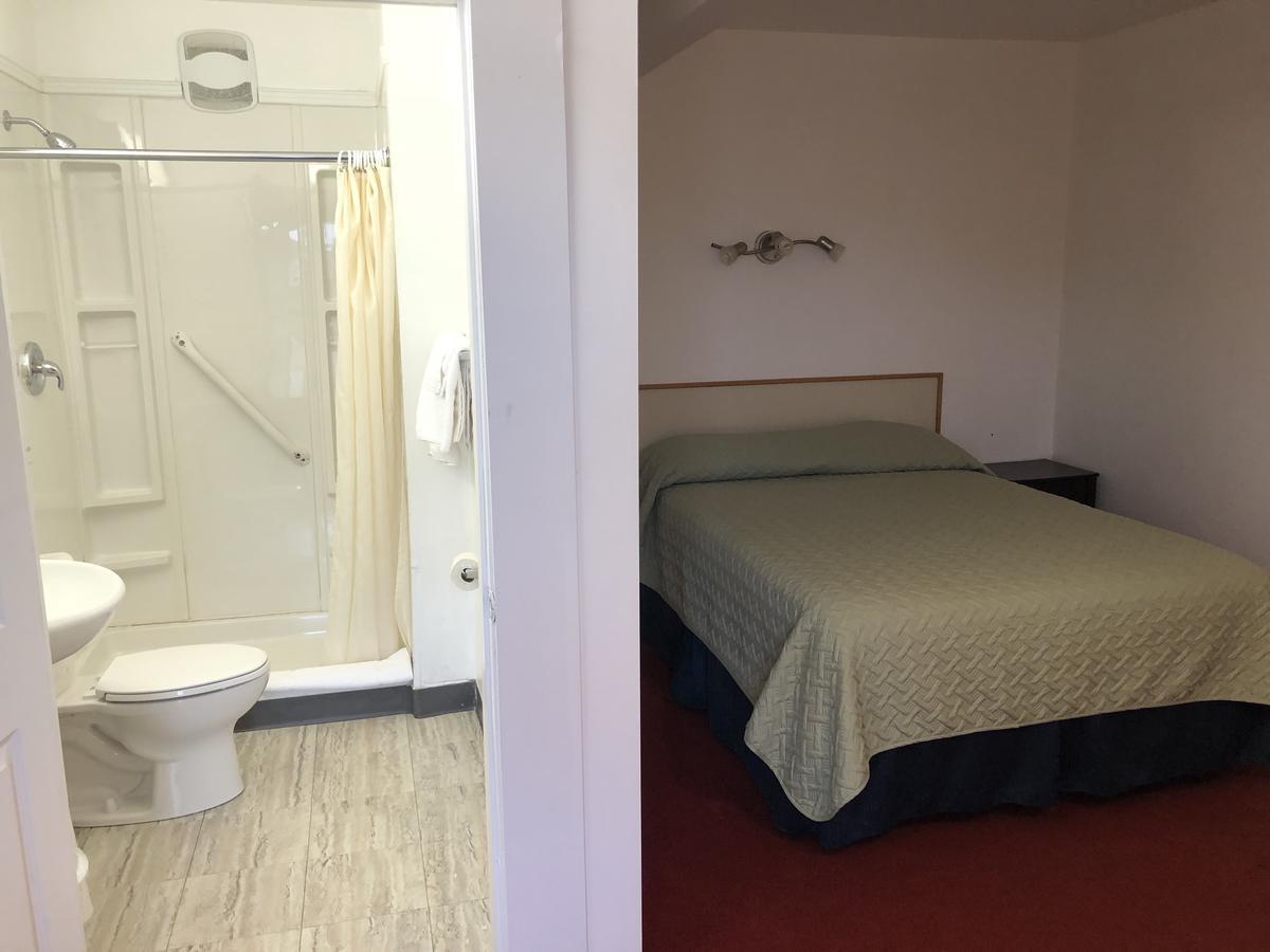 Voyageur Motel Thunder Bay Bagian luar foto