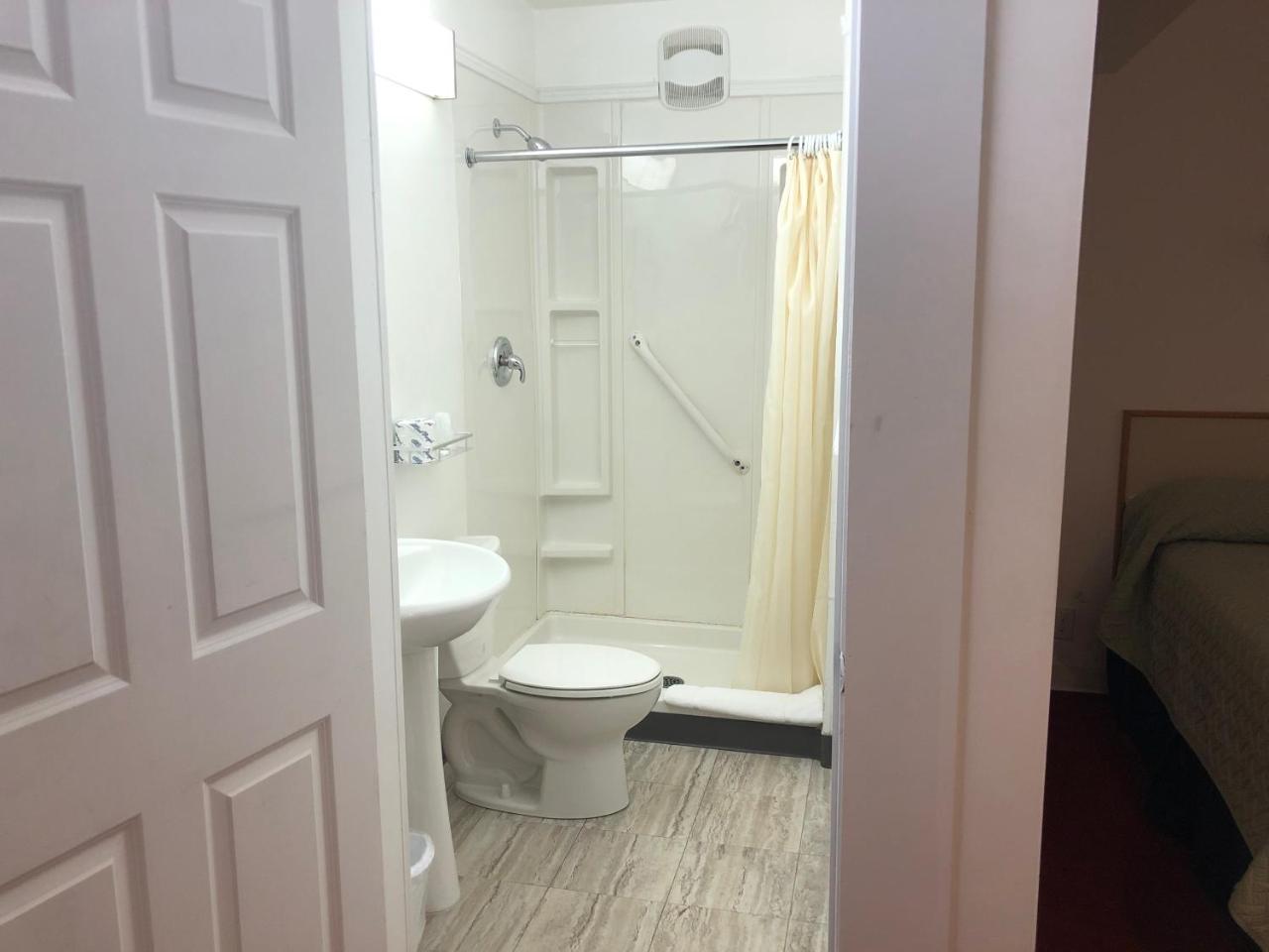 Voyageur Motel Thunder Bay Bagian luar foto
